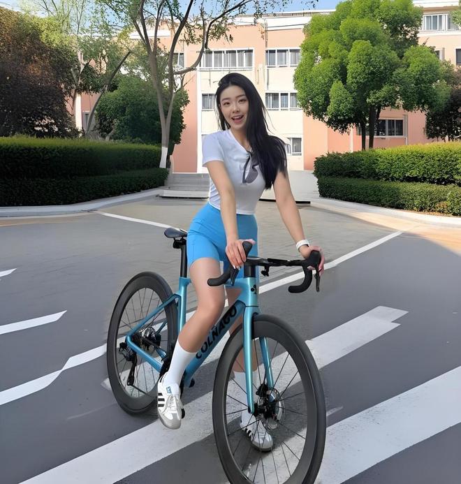 么样属于什么档次闪电跟捷安特怎么选麻将胡了单车产业报告：崔克自行车怎(图2)